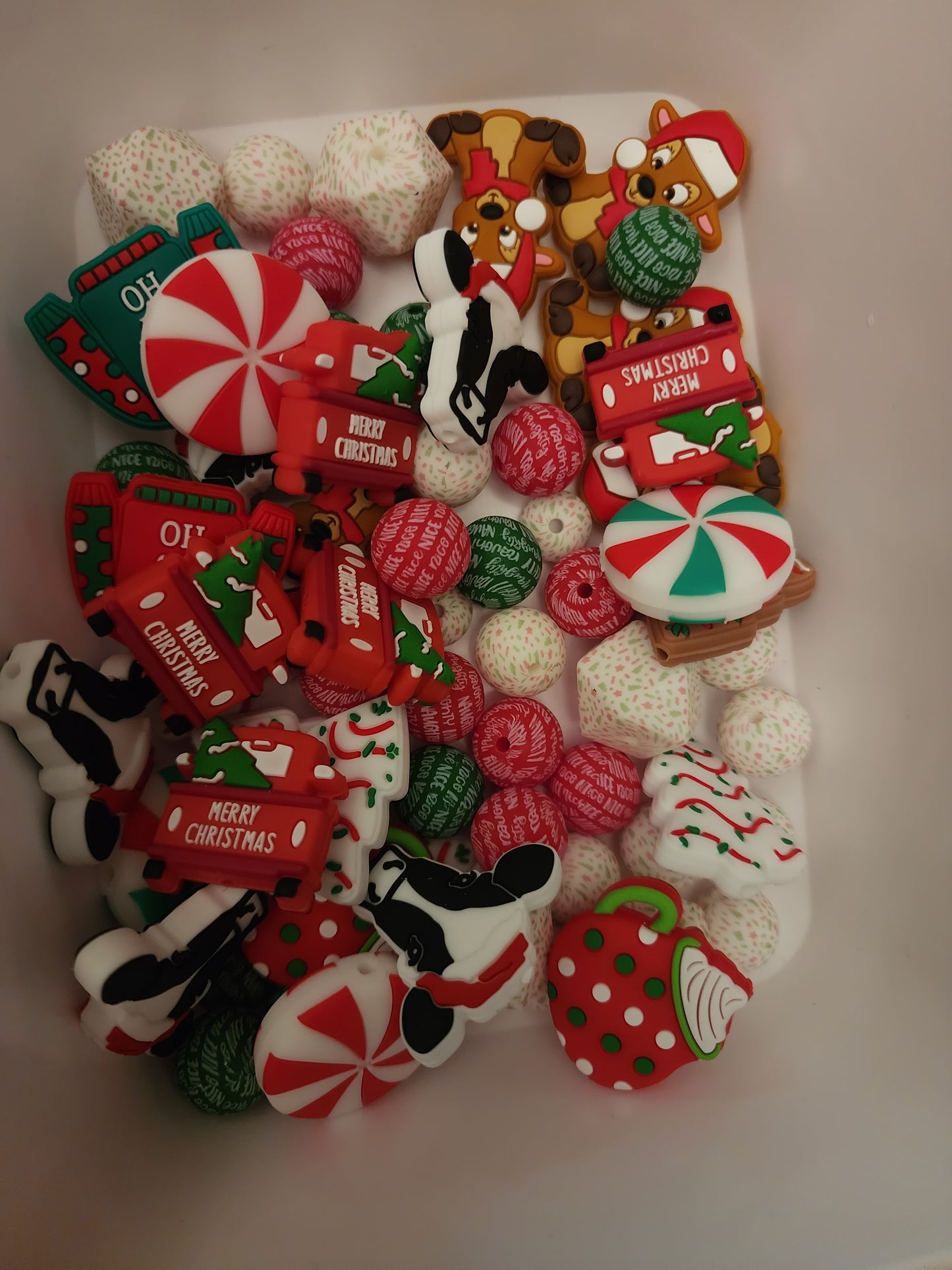 Christmas holiday mix silicone beads custom santa Daisy