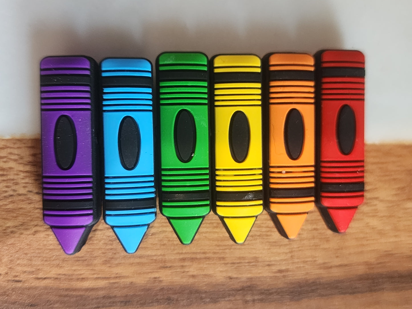 Custom silicone crayons rainbow colors focal beads